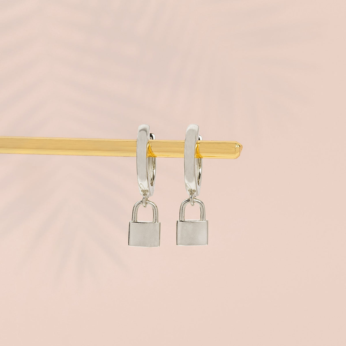 Lock Huggies