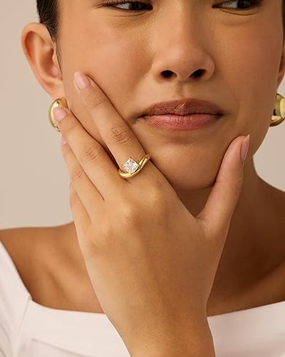 Square Cubic Zirconia Solitaire Wavy Ring