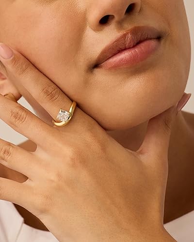 Square Cubic Zirconia Solitaire Wavy Ring